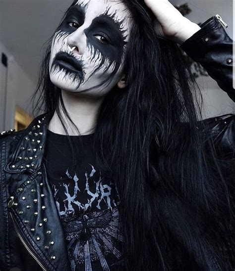 Pin By 🕷️adrian🕷️ 🕸️🕸️ 🕸️🕸️ On Black Metal Girls Black Metal Girl Black