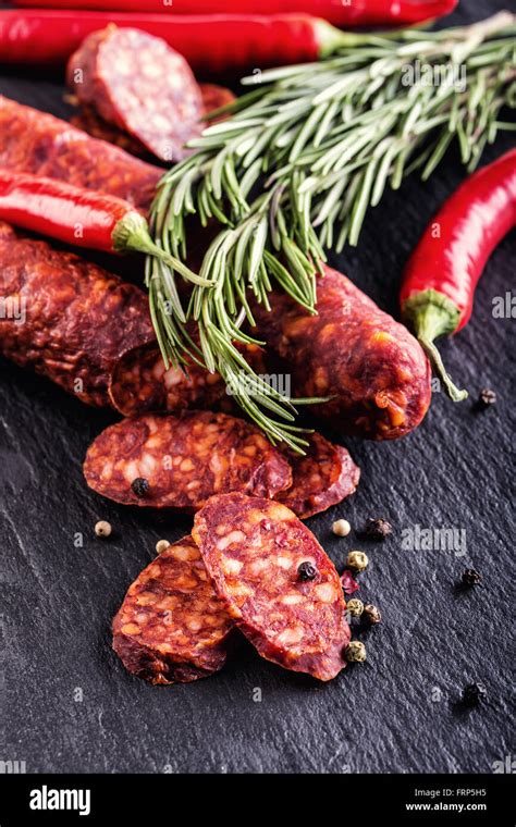 La Saucisse Chorizo Chorizo Traditionnel Espagnol L Aide De Fines Herbes L Ail Le Poivre