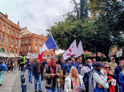 Pass Sanitaire 500 Personnes à La Manifestation Antivax à Toulouse