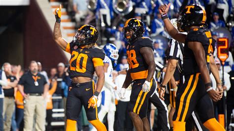 Tennessee Football Blasts Kentucky Ahead Of College Football Playoff