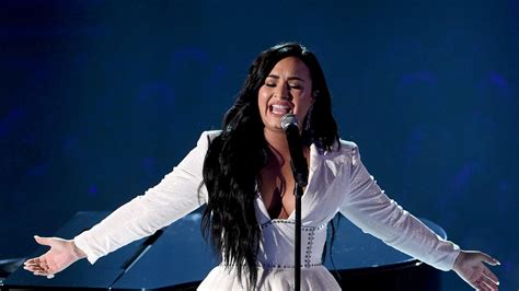 Demi Lovato S Emotional Performance Of Anyone Earned A Standing Ovation At Grammys Teen
