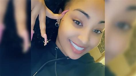 Shenseea Shocked By Fans Freaky Toe Sucking Antics In Belize