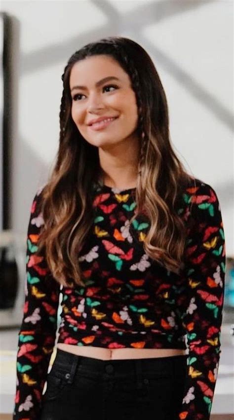 Cute Carly Outfits At Icarly Reboot In 2022 Miranda Cosgrove Icarly