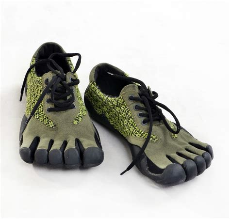 Qwedf New Spring And Autumn Mens Sports Five Finger Shoes Mens Five