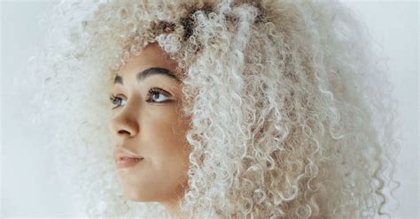 The Secret To These Perfect Curls Is Coconut Oil And Daily Washes