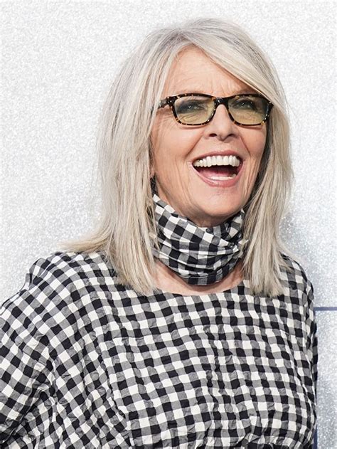 22 women who prove it s chic to let your hair go grey naturally grey hair over 50 grey hair