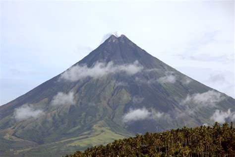 Philippine Legends The Legend Of Mayon Volcano Ang Alamat Ng Bulkang