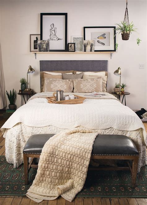 30 Over The Bed Decorating Ideas Decoomo