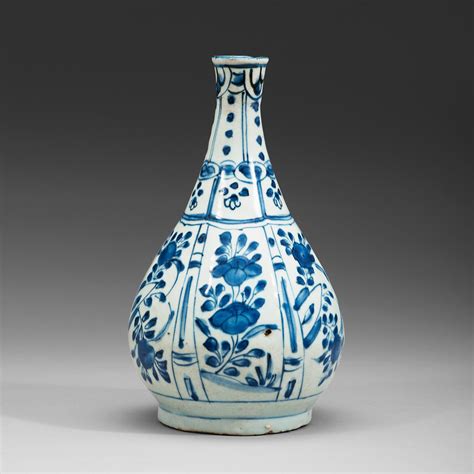 A Blue And White Porcelain Bottle Vase Ming Dynasty Wanli 1572 1620