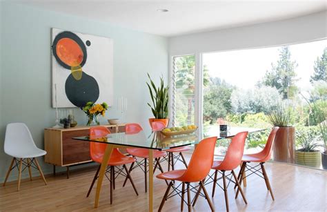 Designed by borge johanson, this dining table set comprises five viggen dining chairs and a round dining table. Have Fun Meals with These 'Delish' Mid Century Modern ...