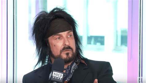 Mötley Crües Nikki Sixx Apologizes For Sexual Assault Story In Bands