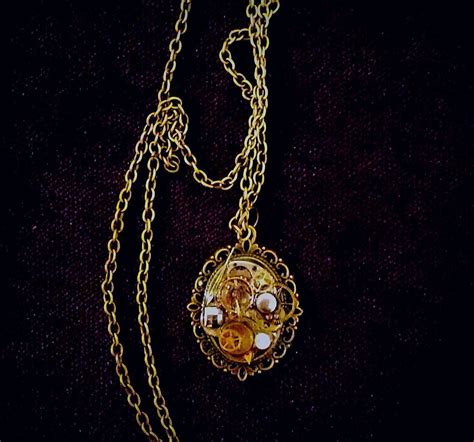 cameo jewellery - steampunk jewellery - cameo necklace - Victorian cameo pendant | Cameo 