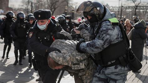 Russian Police Arrest Antiwar Protesters The New York Times