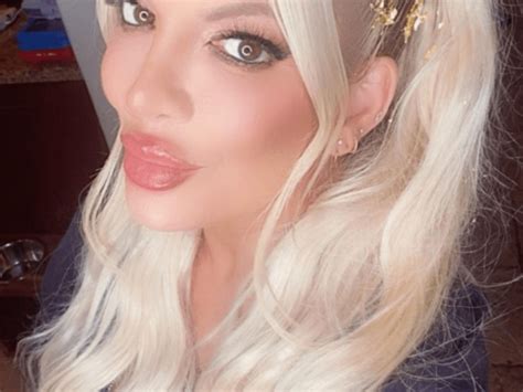 Tori Spelling Shares Plastic Surgery Plans It S Time For Revenge Boobs The Hollywood Gossip