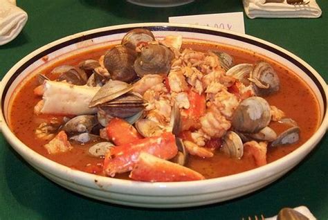Browse the sections and pages below and you will find many fish recipes for your christmas eve celebration, many christmas cookies recipes and plenty of other recipes for christmas day. Feast of Seven Fishes - An Italian Christmas Eve Tradition | Cioppino recipe, Seafood dinner ...