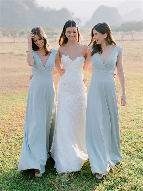 New yorkers can get almost anything at a major you won't find information about new york sample sales in any printed tour guide, because it is almost all by word of mouth and rarely publicized more. Kleinfeld Bridal | The Largest Selection of Wedding ...