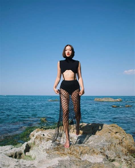 Tiffany Hsu Sexy Barefoot Legs 2 Photos The Fappening