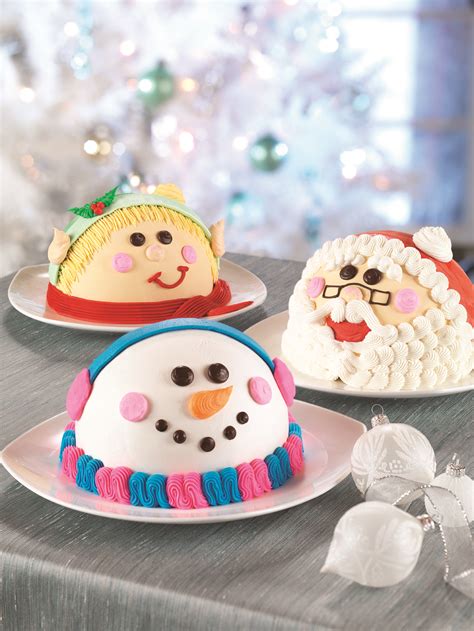 You don't have to be a professional cake decorator to do it; Kids and Santa | Wired Momma