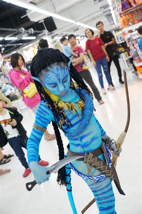 This Girl As Neytiri From Avatar Avatar Halloween Costume Avatar Costumes Avatar Halloween