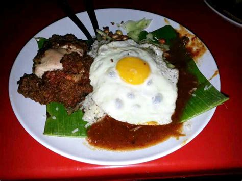 Lihat juga resep nasi lemak (local chicken biryani) sederhana enak lainnya. Best Nasi Lemak in KL & PJ |HungryGoWhere Malaysia | Food ...
