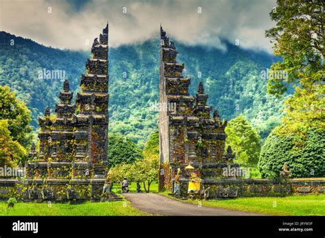 Entrance To The Hindu Temple Bali Indonesia Stock Photo Alamy