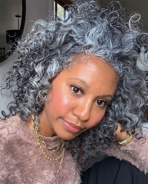 Short wavy hair already looks defined and textured without additional details. Gorgeous! Grey hair!!!!!😍😍😍😍 Wash day 10 in 2020 | Curly hair styles naturally, Silver grey hair