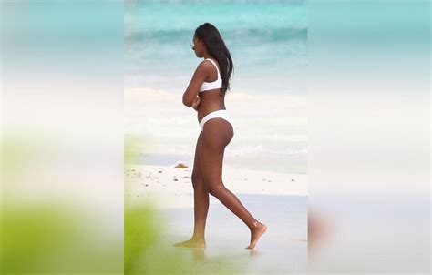 Sasha Obama Wear White Bikini On Beach Vacation See Photos