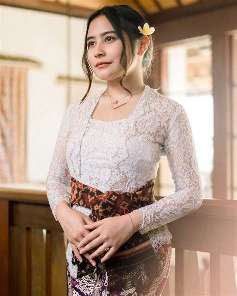 6 Inspirasi Pakaian Adat Bali Cocok Untuk Baju Bridesmaid