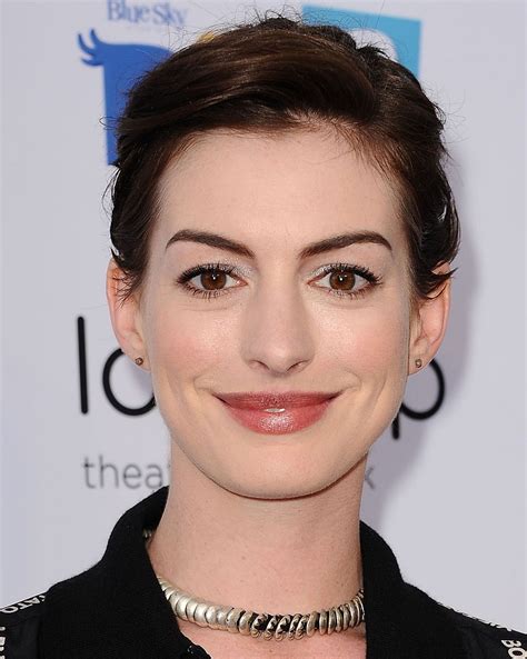 Celebrity Hairstyle Idea Anne Hathaway S Updo For Short Hair That S