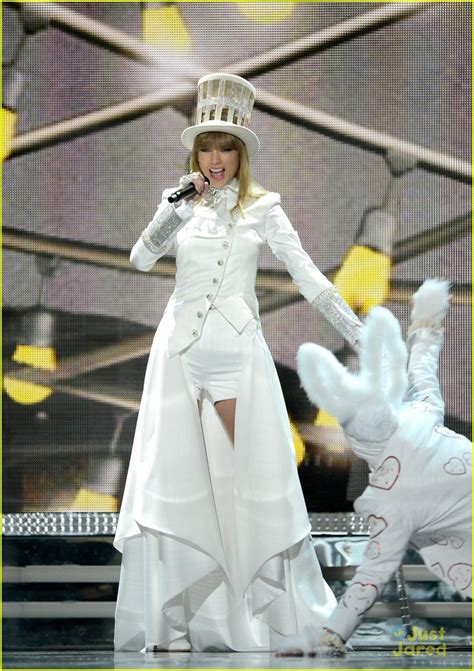 taylor swift grammys 2013 performance watch now photo 534312 photo gallery just jared jr