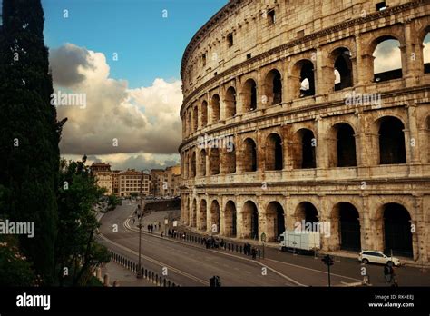 Il Colosseo Il Mondo Noto Punto Di Riferimento E Il Simbolo Di Roma