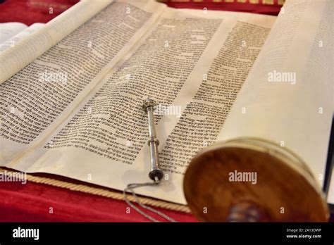 Torah Yad Hi Res Stock Photography And Images Alamy