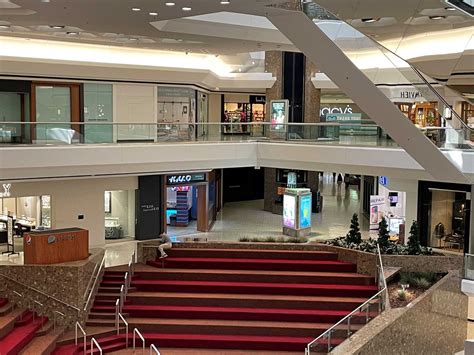 stamford s mall is struggling both mayoral candidates simmons and valentine have pledged their