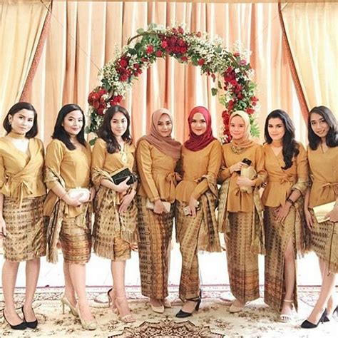 Segera hubungi kami, lihat petunjuk cara order yang sudah kami sediakan. Model+Kebaya+modern+Coklat+Rok+Batik+motif+Lurik.jpg (640×640)