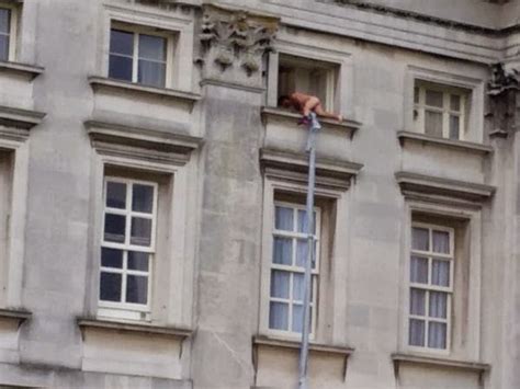 Watch Naked Man Caught Escaping Buckingham Palace Window On Bed Sheet