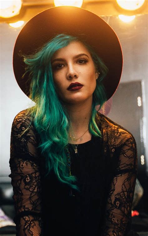 This article is about halsey, the singer. Halsey Live 2018 + 45 Amazing Pictures - GreePX