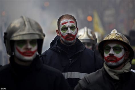 Firefighters And Police Battle On The Streets Of Paris Daily Mail Online