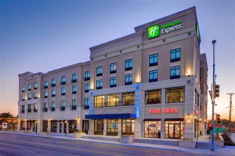 Holiday Inn Express And Suites Kansas City Ku Medical Center An Ihg