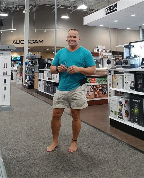 Ignorant Deputy Learned About Going Barefoot Barefoot Is Legal
