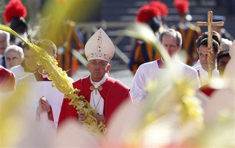 Imitate Jesus Humility And Service Pope Says At Palm Sunday Mass