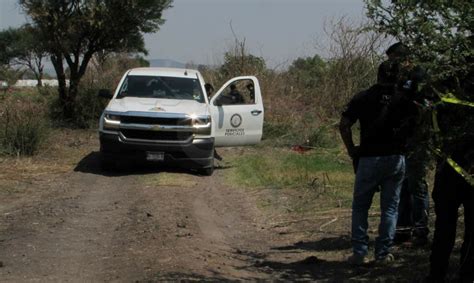 Michoacán Encuentran A Dos Hombres Decapitados En Brecha Tenían Narcomensaje