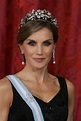 Letizia vuelve a sus comienzos | Joyas de la corona real, Joyas de la ...