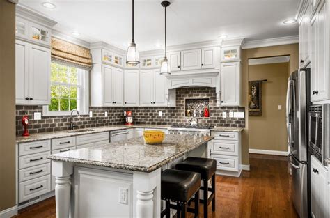 Once your kitchen cabinet budget has been decided, you'll have to turn your attention towards cabinet construction. Kitchen Cabinet ratings for 2018. Updated reviews for the top selling cabinet brands. | Kitchen ...