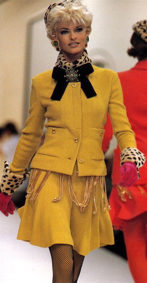 Chanel 1991 Linda Evangelista Fashion 90s Runway Fashion Womens