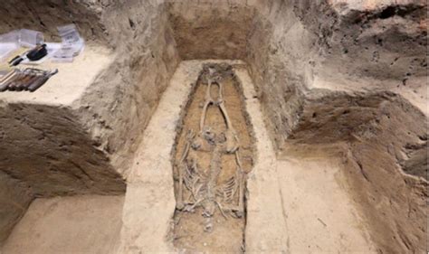 headless skeleton mystery king richard iii archaeologist in new sir george yeardley probe