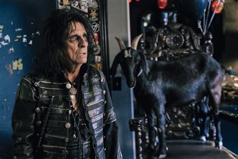 Dodge Teams Up With Rocker Alice Cooper To Showcase Apple Experience