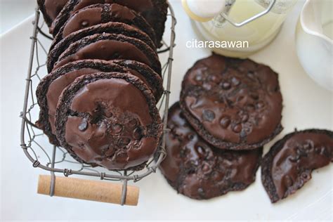Resepi coklat brownies kedut ini sangat popular di masyarkat malaysia kerana rasanya yang sangat sedap dengan 3 jenis coklat di dalamnya. Fudge Chocolate Chip Cookies ~ Resepi Terbaik