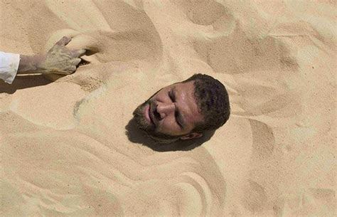 10 People Buried In Sand ~ Now Thats Nifty