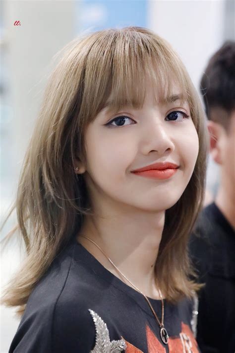 Hd wallpapers and background images BLACKPINK's Lisa Visited A Café, And This Is What They ...