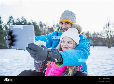 Padre E Hija Teniendo Selfie Fotografía De Stock Alamy